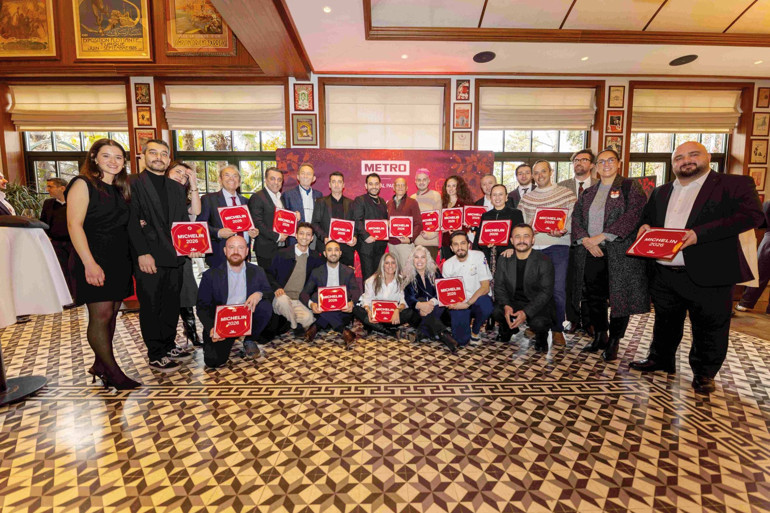 Plaketler sahiplerini buldu