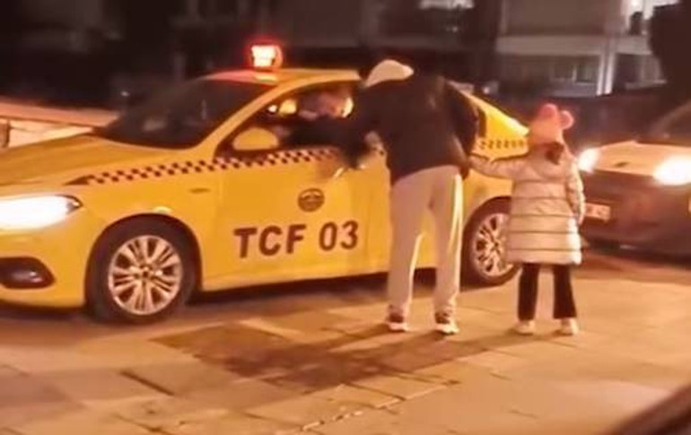  Kaldırımda araç kullanıp yayalarla tartıştılar