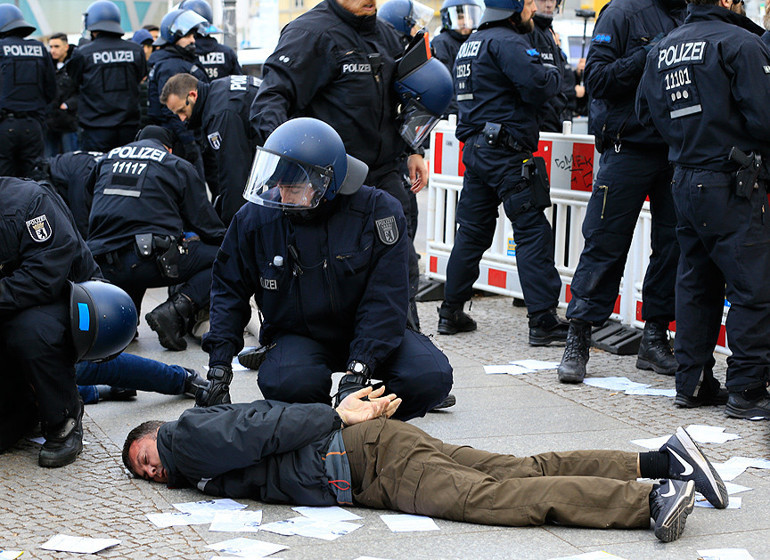 Almanyada YPG/SDG yandaşları ortalığı birbirine kattı