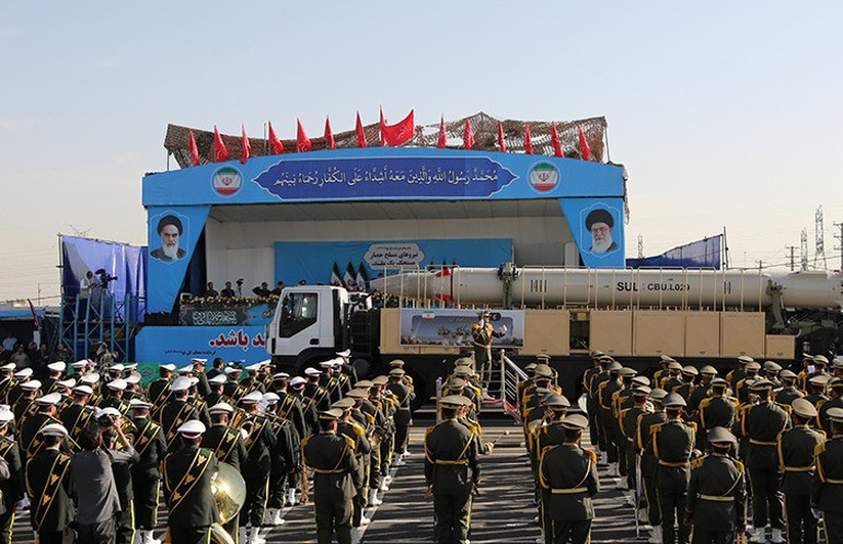 Trumpın donanması İran füzeleriyle karşı karşıya: Topyekûn savaş sayılacak