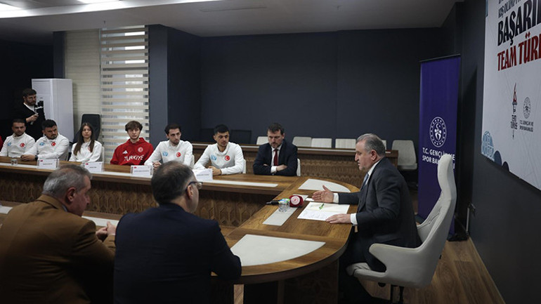 Bakan Bak, 2026 Kış Olimpiyatlarına katılacak milli sporcuları kabul etti