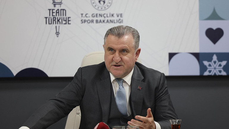 Bakan Bak, 2026 Kış Olimpiyatlarına katılacak milli sporcuları kabul etti