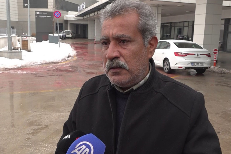  Koli bandı ile bağlayıp, başından aşağı kezzap döktü