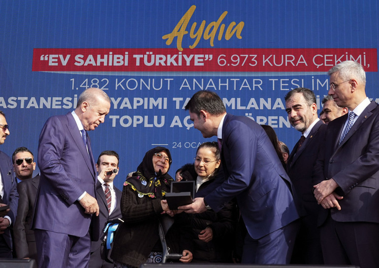 Erdoğan’dan deprem bölgesi çıkışı: ‘3 yıldır neredeydin Özgür Efendi’