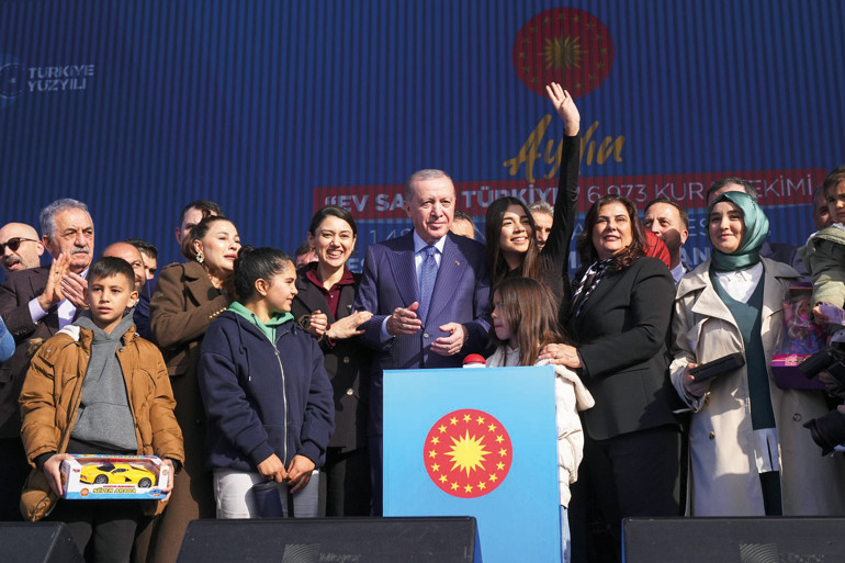 Erdoğan’dan deprem bölgesi çıkışı: ‘3 yıldır neredeydin Özgür Efendi’