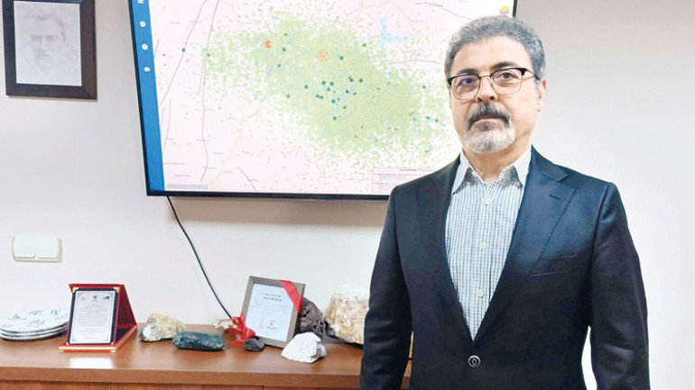 Sındırgı yine beşik gibi: Art arda depremler ne anlama geliyor