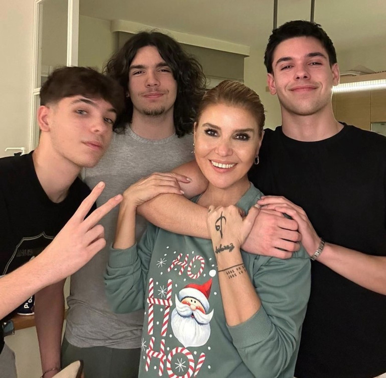 Gülbenle aslan gibi üç oğlumuz var, buna layık olmak gerekir