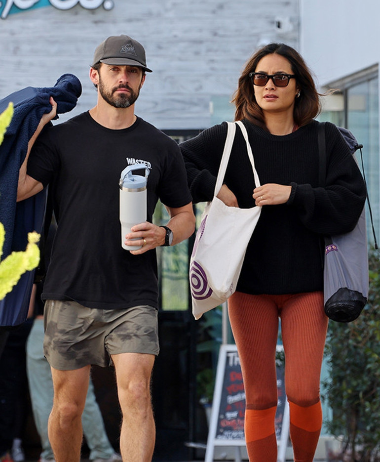 Yangında evleri yandı, yuvalarını yeni baştan kurdular… Ünlü çifte iki senede ikinci bebek geliyor