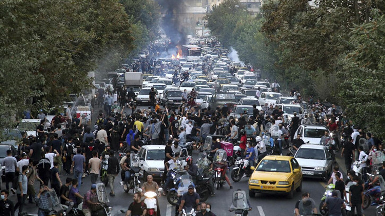 İranda benzeri görülmemiş tehdit Hamaney yeraltına indi iddiası