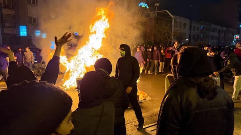 İranda benzeri görülmemiş tehdit Hamaney yeraltına indi iddiası
