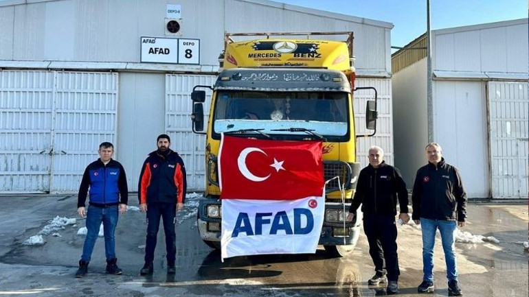 Sınır ötesine 11 insani yardım tırı