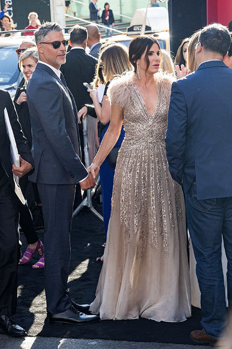 Aşkı geç buldu, onu da ölüm elinden aldı... El ele geçtiğimiz sokaklarda yalnızım şimdi... Seni çok özledim sevgilim