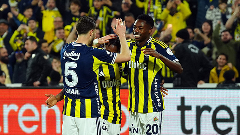 Nihat Kahveciden Tedescoya eleştiri Performans sergilemeyen Kerem Aktürkoğlunu oyuna atıyorsun