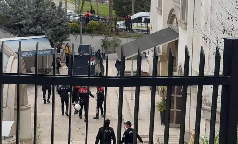 Annelerinin cenazesinde miras kavgası kanlı bitti… Ağabey kardeşini silahla vurarak öldürdü