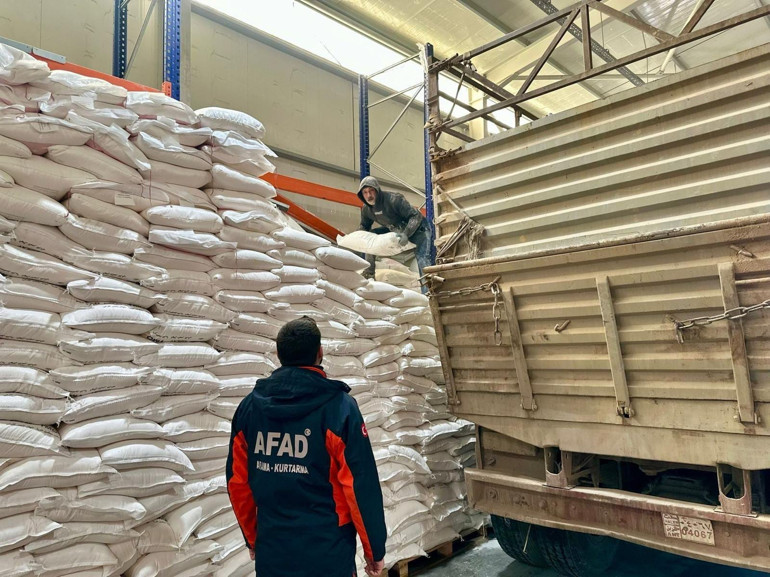 Türkiye, Aynularaba 11 tır insani yardım malzemesi sevk etti