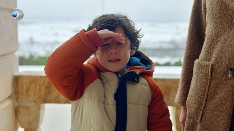 Uzak Şehir’den ince ‘bayrak’ mesajı