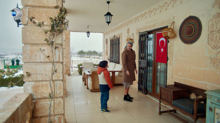 Uzak Şehir’den ince ‘bayrak’ mesajı