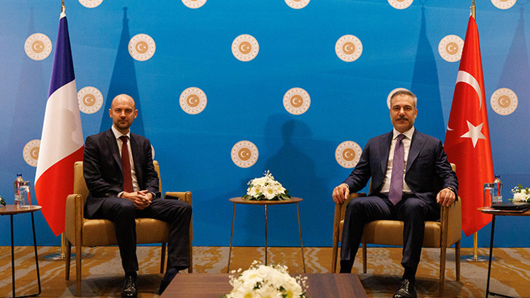 Dışişleri Bakanı Hakan Fidan, Fransız mevkidaşı Barrot ile görüştü