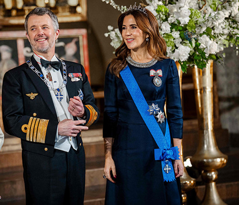 Evlendiği gün nasıl da saf bir heyecanla takmıştı... O zamanlar ihanet acısı nedir bilmezdi... En değerli düğün takısıyla yemeğe gitti