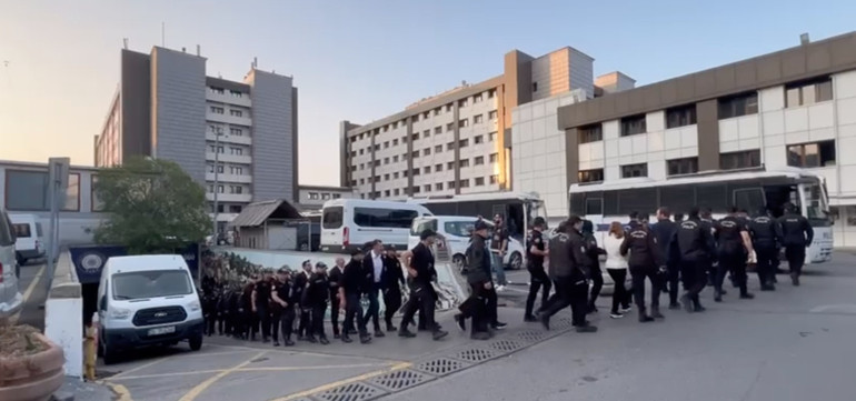 Aziz İhsan Suç Örgütü davası... | Mahkeme başkanı: Tek bir görüntü bile çıkarsa duruşmaya kimseyi almayacağım