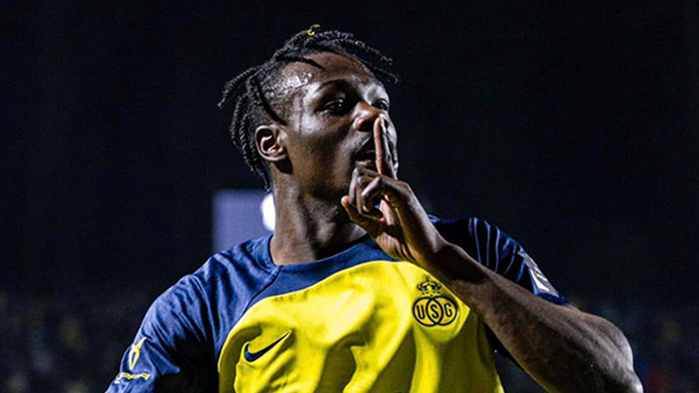 Abraham sonrası Beşiktaş yeni golcüsünü buldu Atiba Hutchinson da devrede