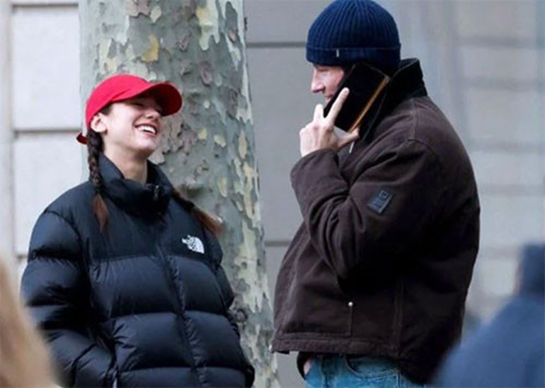  Ünlü aşıklar tıklım tıklım metroda