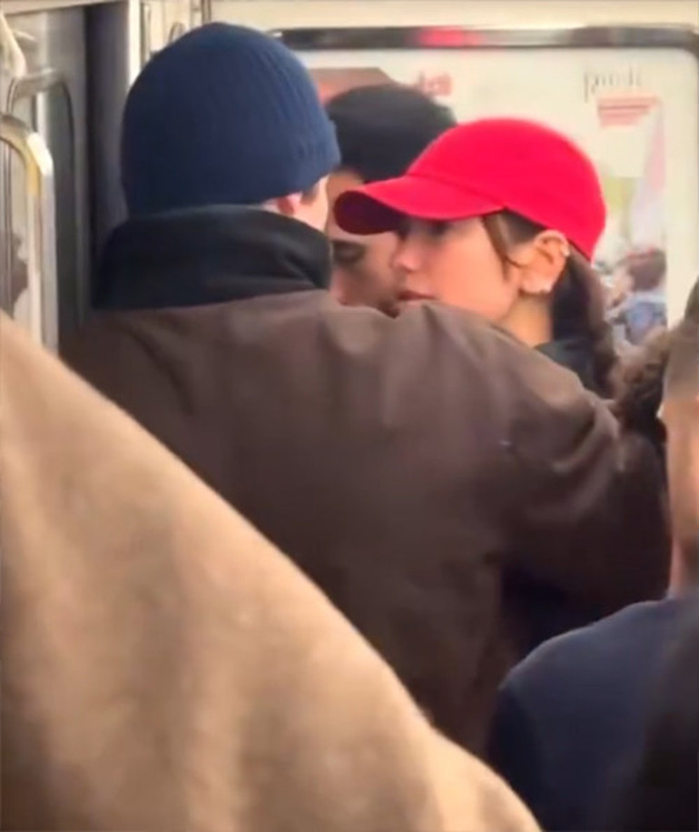  Ünlü aşıklar tıklım tıklım metroda