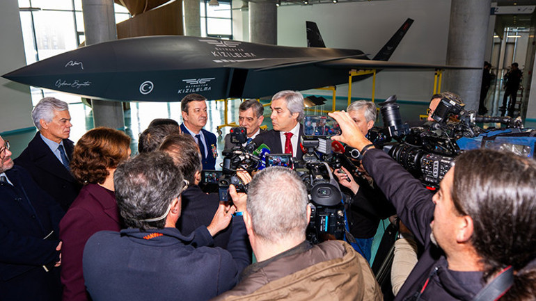 Merkezdeki otonom hava aracı incelemesi