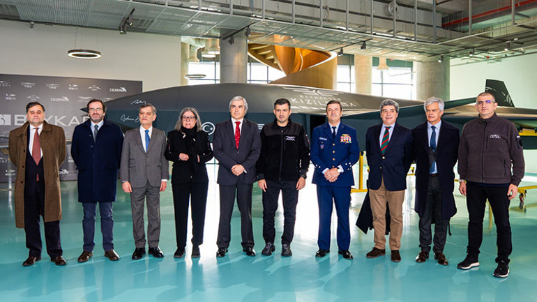 Milli teknoloji merkezinde incelemelerde bulunan heyet