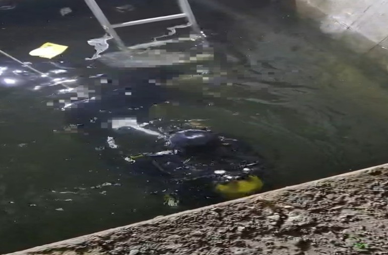 Su birikmiş metruk inşaatın bodrumu