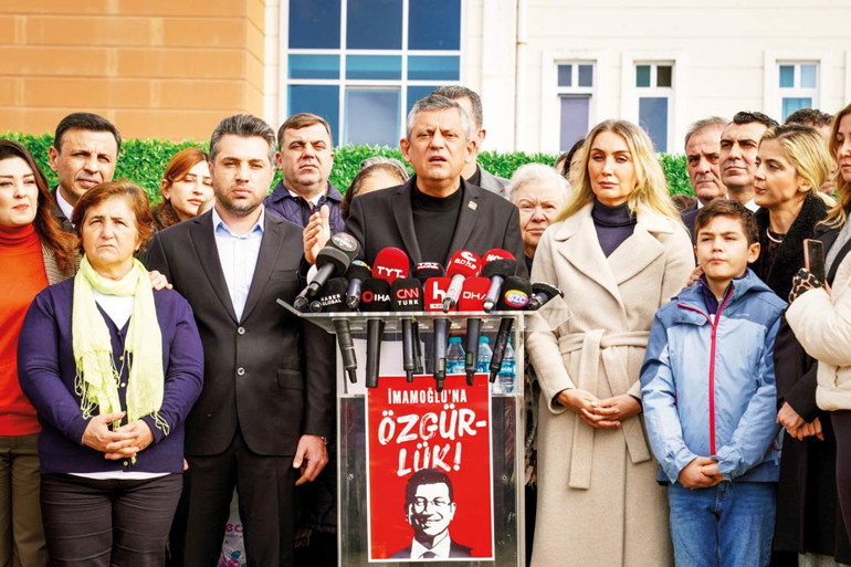 Özgür Özel: Çete lideri evinde bizimkiler Silivri’de