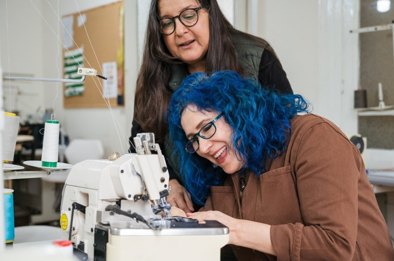 Kolektif Etki Programı Derneği ve Tekstil Atölyesi kadınlarla birlikte tekstil sektöründe dönüşüme öncülük ediyor