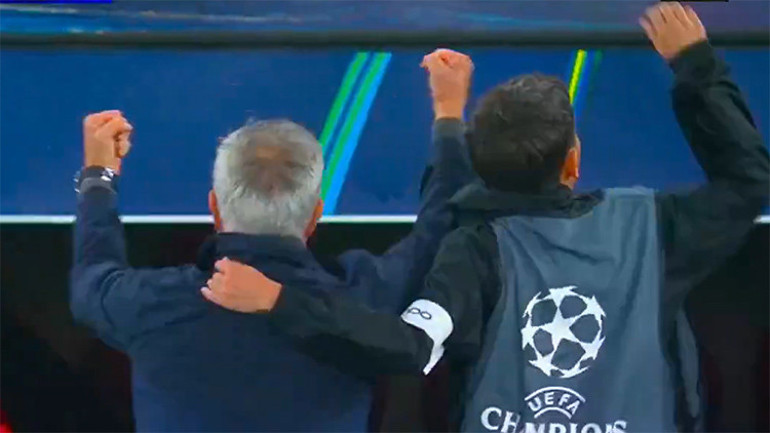 Teknik direktörün maç anındaki sevinci