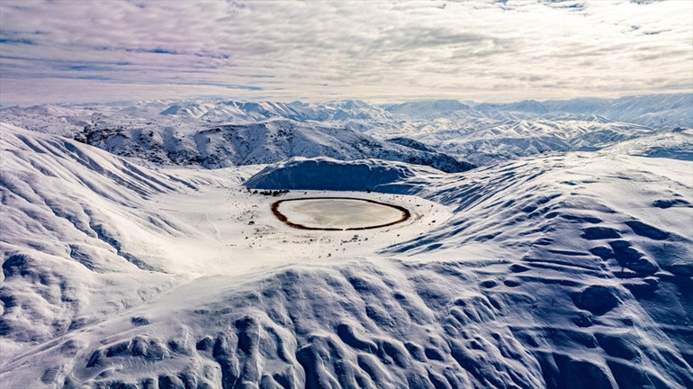 Munzur’un kalbinde buz tutmuş bir doğa harikası