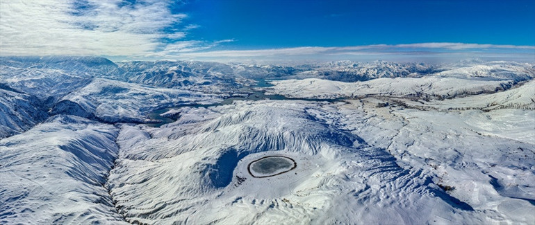 Munzur’un kalbinde buz tutmuş bir doğa harikası