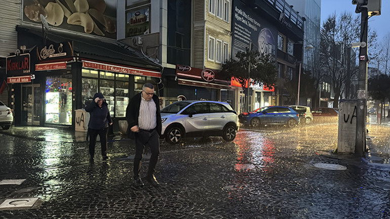 Hava durumu tahminleri son dakika | Bugün itibarıyla başlıyor: Kuvvetli sağanak yağış ve fırtına etkili olacak Meteoroloji uyardı: Bu illerde yaşayanlar dikkat