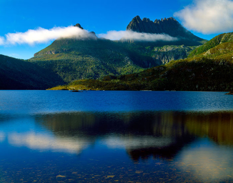 Yapay zekâ öve öve bitiremedi, turistler bölgeye akın etti... Aslında öyle bir yer hiç var olmamıştı