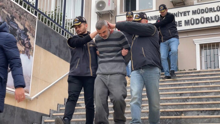Korkunç cinayeti itiraf etti Anneannesini gezmeye diye çıkarıp bastonla öldürdü... 5 kişi gözaltında