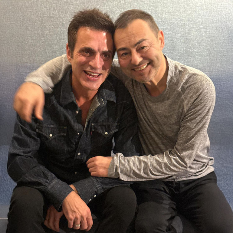 ‘Gel, beraber söyleyelim’