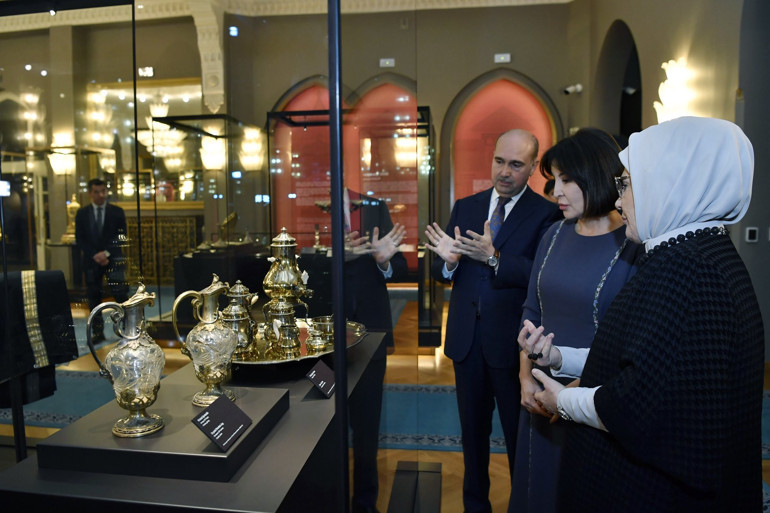 Emine Erdoğan ve Ziroat Mirziyoyeva Ankara Palas müzesinde