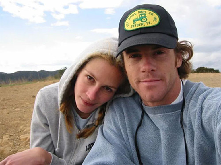 23 yıllık evliliğin üstüne ihanetin gölgesi düştü... Ona kocasının veremediği duyguları sunuyor