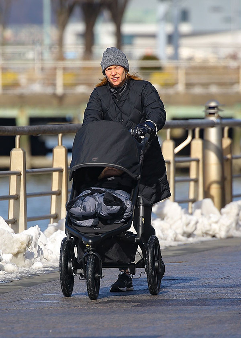 44 yaşında anne olmuştu… Ünlü oyuncudan şaşırtan itiraf… ‘Hamile olduğumu öğrenince sinir krizi geçirip ağladım’