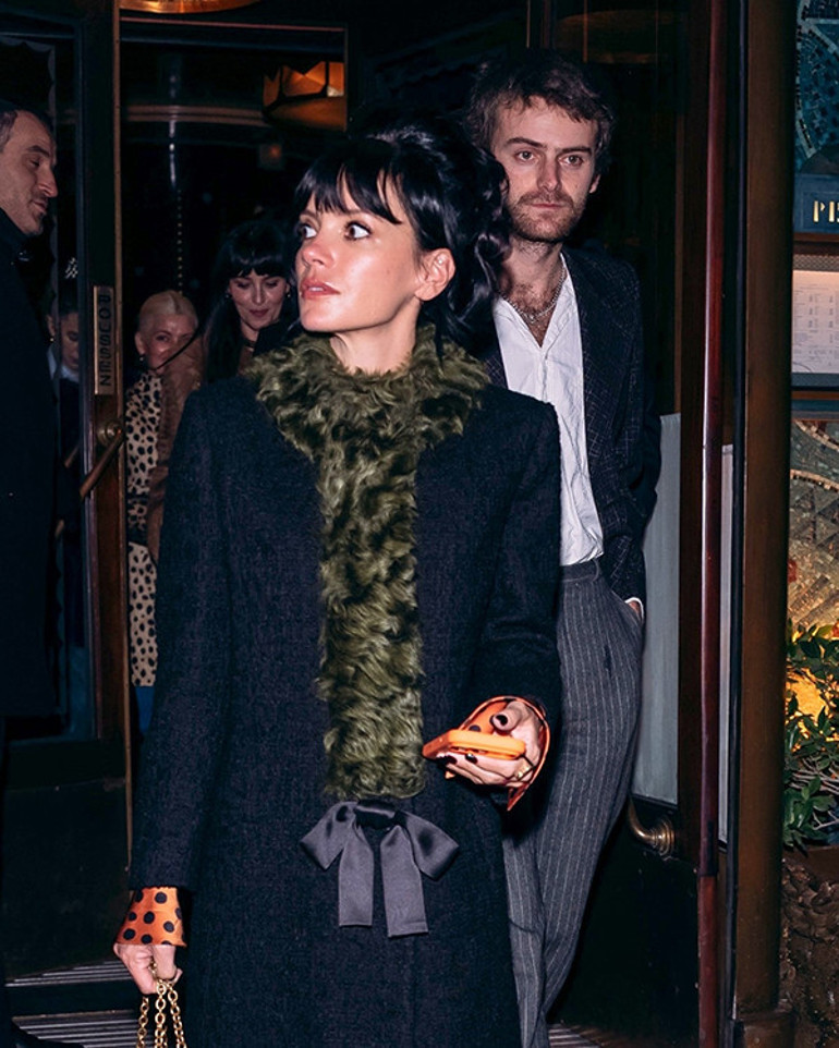 Kocası onu birden fazla kadınla aldatmıştı… Ayrılık acısını atlattı, genç sevgilisiyle gününü gün ediyor