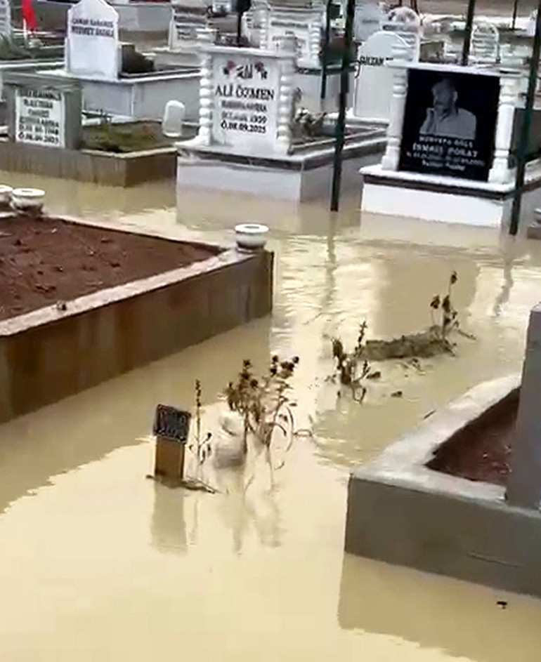 58 ilde alarm: Dereler taştı, yolları su bastı Meteoroloji uyardı: Tüm yurda yayılıyor | İstanbula kar yağacak mı