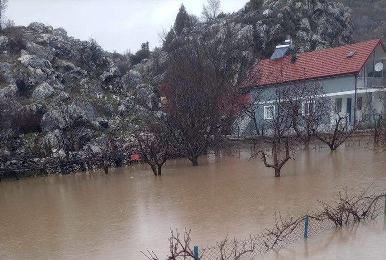 58 ilde alarm: Dereler taştı, yolları su bastı Meteoroloji uyardı: Tüm yurda yayılıyor | İstanbula kar yağacak mı
