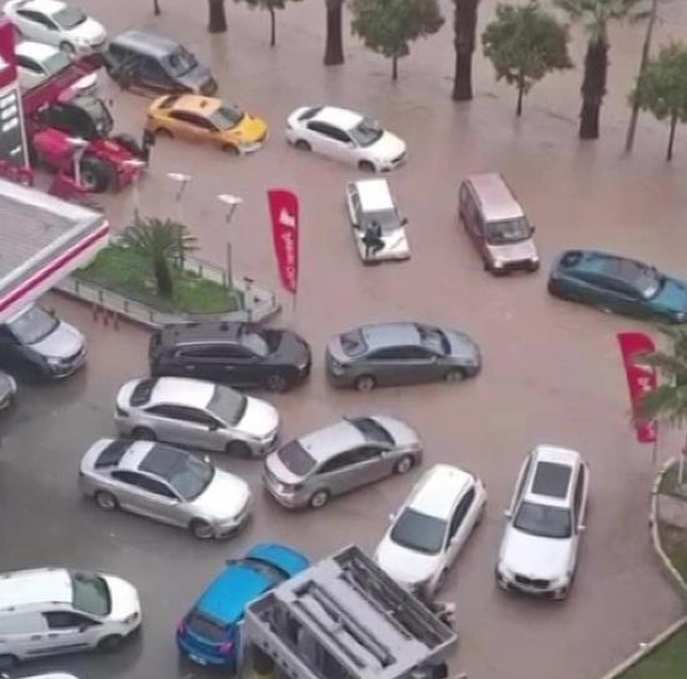 58 ilde alarm: Dereler taştı, yolları su bastı Meteoroloji uyardı: Tüm yurda yayılıyor | İstanbula kar yağacak mı