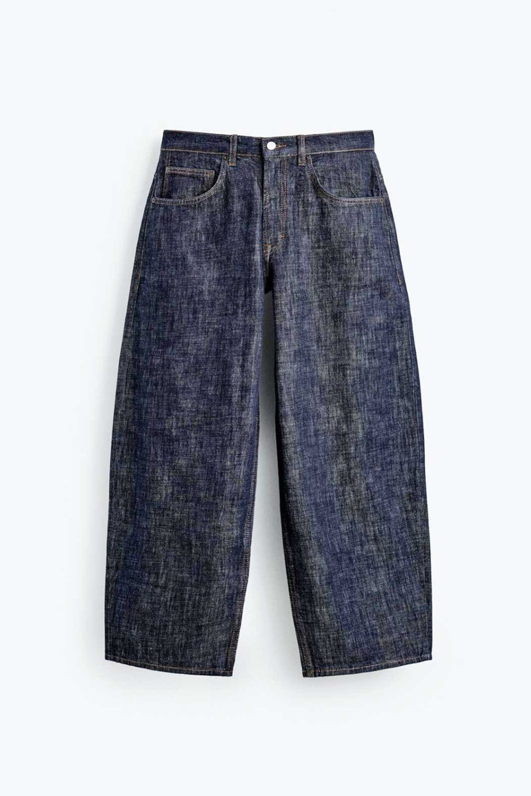 Pantolonlar bol, ceketler omuzdan düşüyor