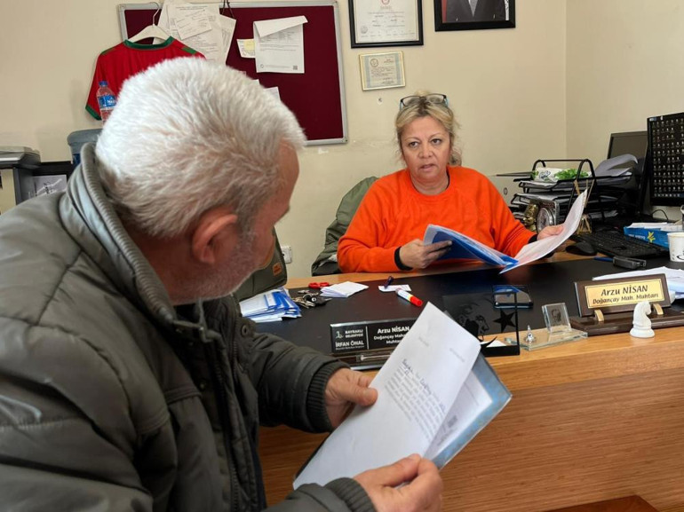 Elektrikli motoruyla kapı kapı geziyor