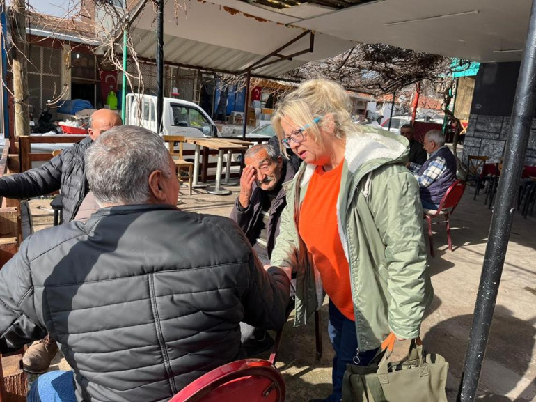 Elektrikli motoruyla kapı kapı geziyor