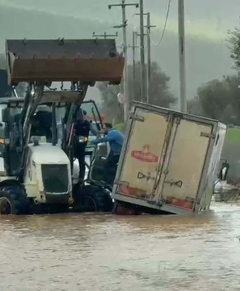 Turuncu ve sarı kodlu alarm Kar yağışı, kuvvetli sağanak ve fırtına etkili olacak... AKOMdan İstanbul için uyarı